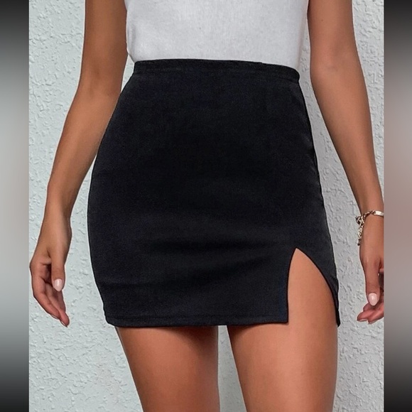 Black mini pencil skirt - Picture 2 of 5